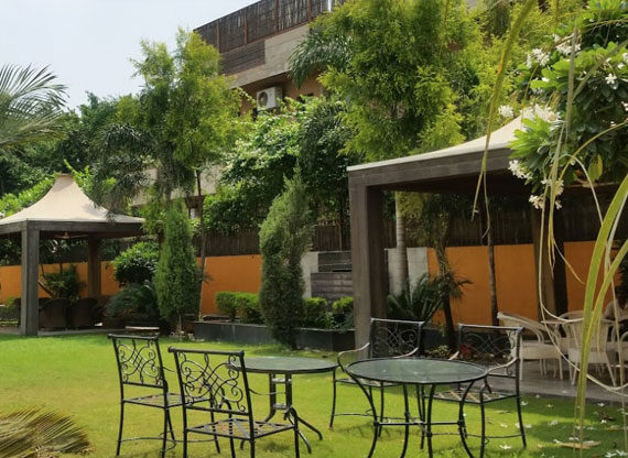 https://arushiprojects.in/wp-content/uploads/2021/10/hospitality-main-570x416.jpg
